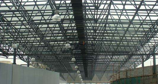 启东听网架公司的名目师阐述其网架的季节个性